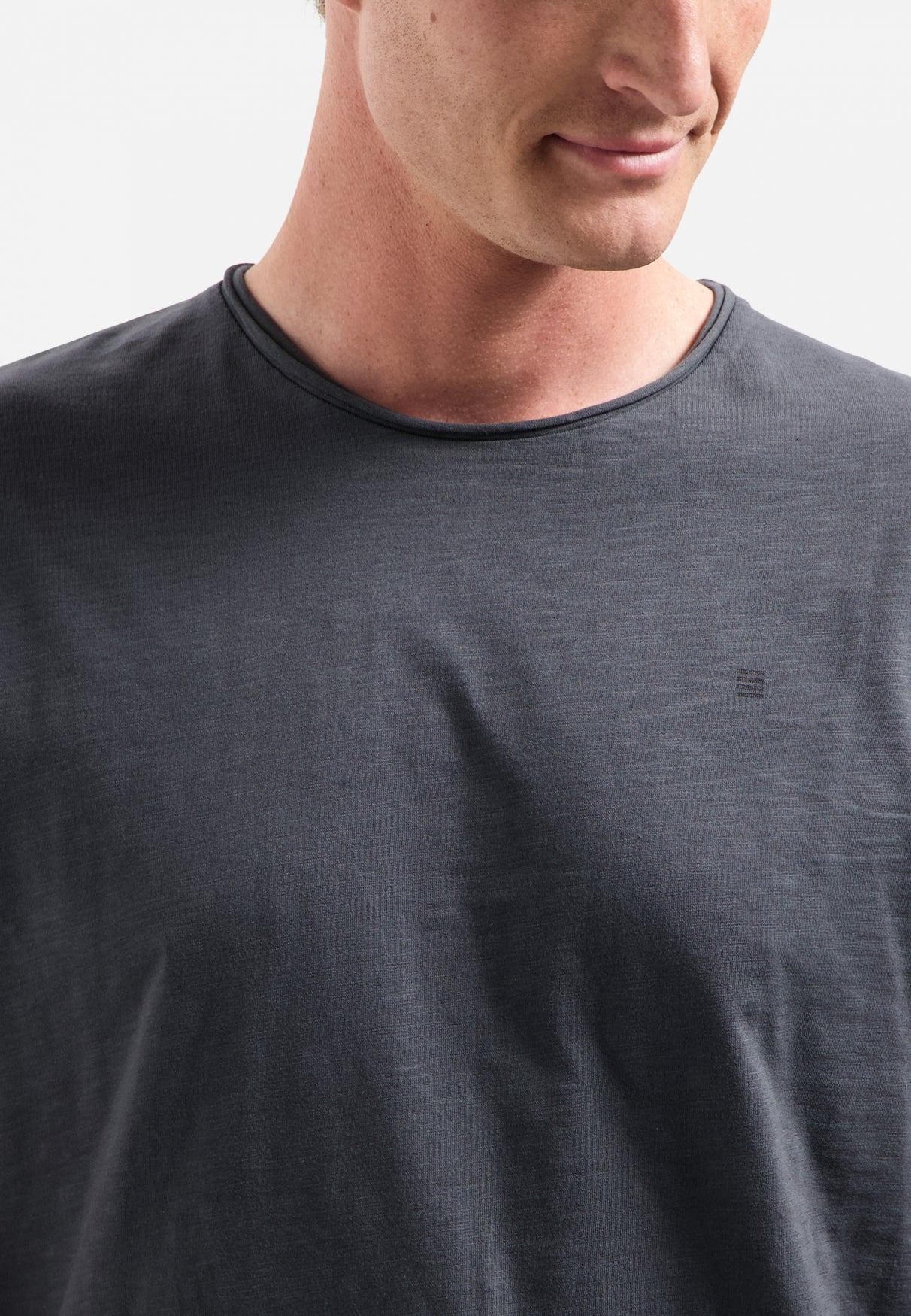 Timeless Basics Ronde Hals  T-shirt | Dark Grey