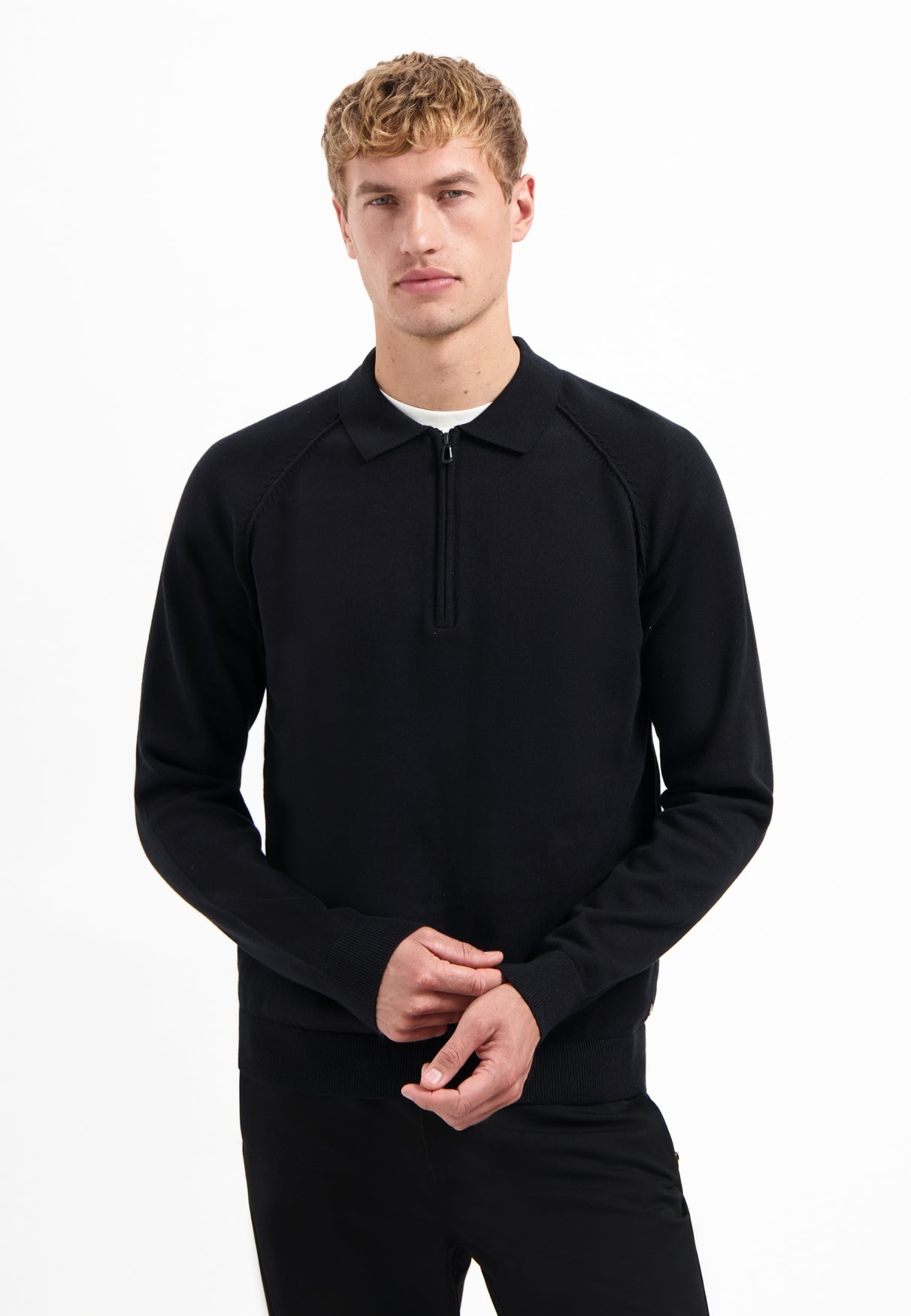 Trui met polokraag, halve rits en raglanmouwen | Black