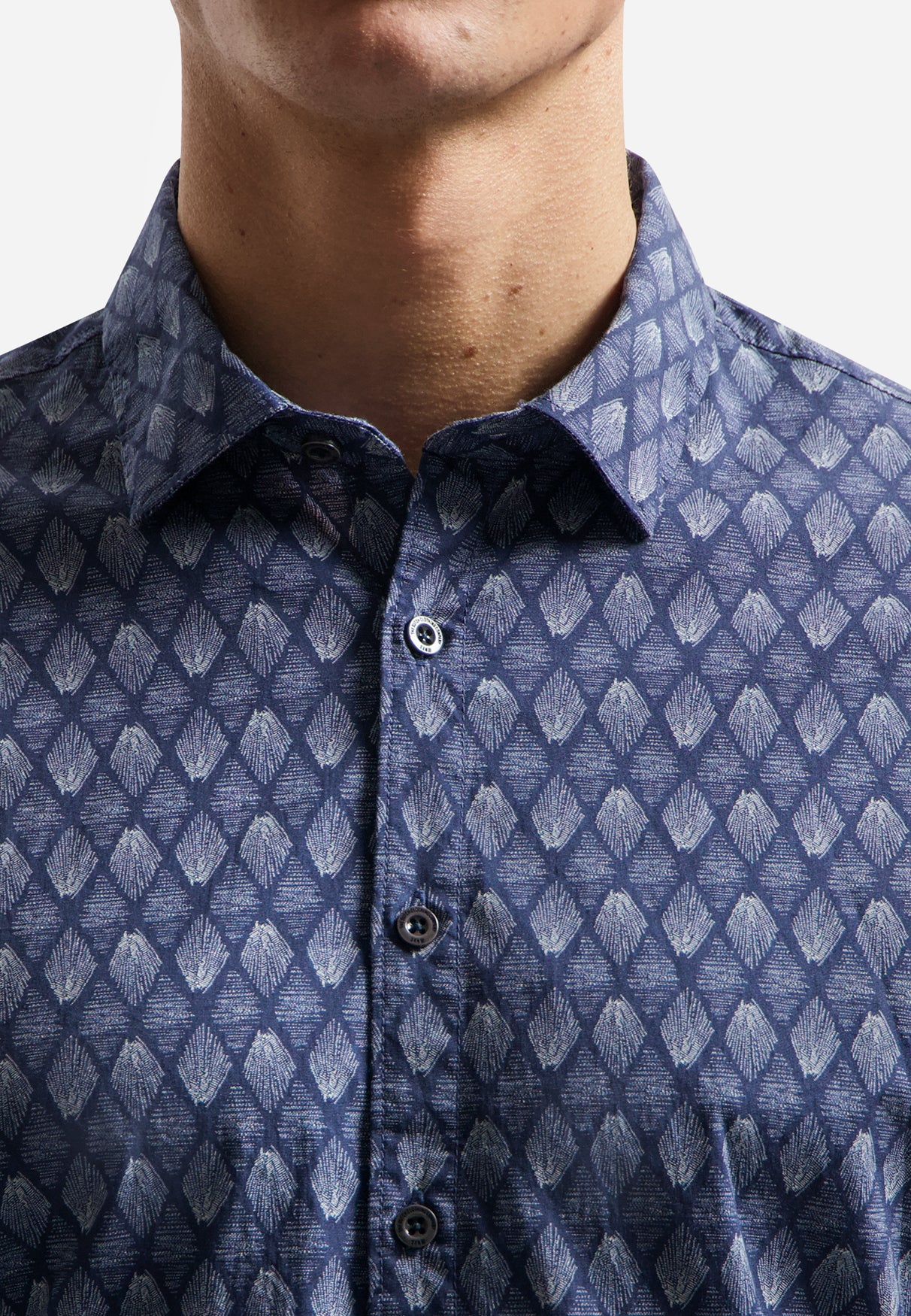 Stretch shirt met all-over print. | night